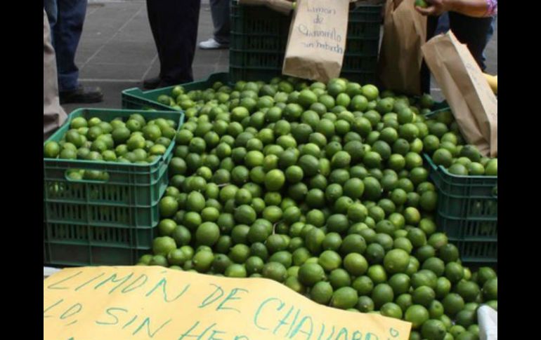 En mercados de la Ciudad de México, el limón se vende en 26 pesos; en Guanajuato, alcanza los 32 pesos. NTX / ARCHIVO