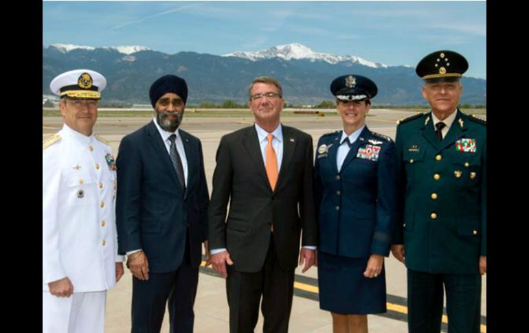 Ashton Carter (c), durante la Ceremonia de Entrega del Mando del Comando Norte de los Estados Unidos de América. EL INFORMADOR /