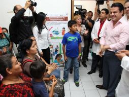 El mandataro lanzó el programa en la colonia El Bethel de Guadalajara. ESPECIAL / Aristóteles Sandoval