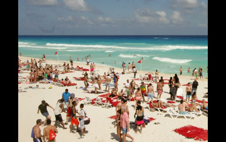 En ciudades con playa es mayor y más directa la exposición a los rayos del Sol. NTX / ARCHIVO