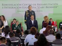 El Presidente Enrique Peña Nieto, junto a la primera dama Angélica Rivera. YOUTUBE / Gobierno de la República