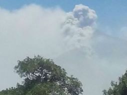 ''El Santiaguito'' es uno de los 33 volcanes que tiene Guatemala y, junto a ''Pacaya'' y ''de Fuego'', se mantiene muy activos. TWITTER / @ConredGuatemala