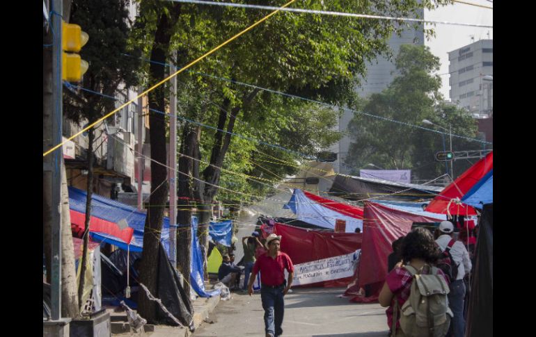 Los manifestantes se trasladan en vehículos que utilizaban para mantener el plantón frente a Gobernación. SUN / ARCHIVO