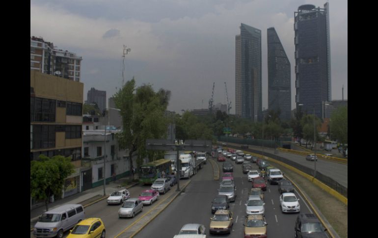 Sin considerar tipo de holograma, los vehículos con terminación de placa 3, 4, 9 y 0 no circularán. SUN / ARCHIVO