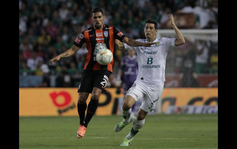 Para avanzar, los de casa necesitan el triunfo o el empate a cero o a un gol, en tanto, León está obligado a ganar. EFE / A. Cruz