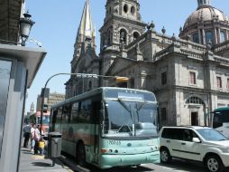 Los transportistas pueden recuperar la tarifa de 12 pesos una vez que instalen las mejoras necesarias en sus autobuses. EL INFORMADOR / ARCHIVO