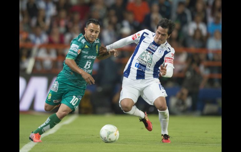 Acción del partido entre Pachuca y León. MEXSPORT / O. Martínez