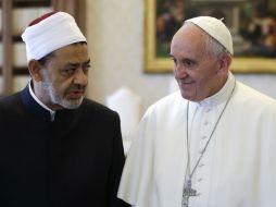 El imán en jefe de Al Azhar, jeque Ahmed el-Tayyib, y el Papa Francisco en el Vaticano. AP / M. Rossi