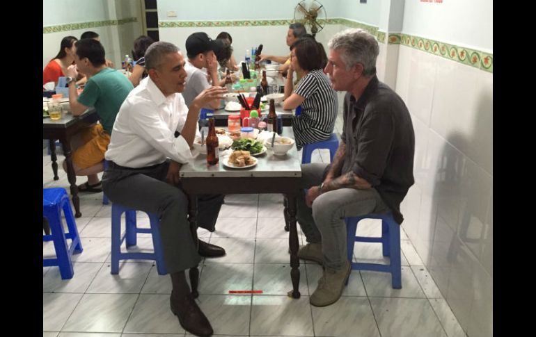 Bourdain tuiteó que la cena costó seis dólares y que él pagó la cuenta. TWITTER / @Bourdain