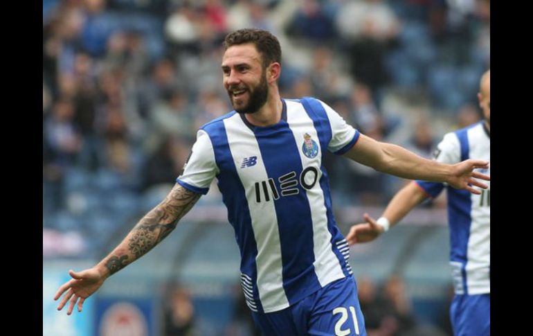 El internacional reveló que hablará con su agente durante los próximos días para saber si hay novedades sobre su futuro. TWITTER / @Miguel_layun