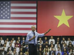 Obama se ganó el favor del público con su estilo cercano y bromista. EFE / D. Azubel