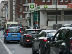 Las tensiones y el pánico por la escasez de gasolina se han sumado a las preocupaciones sobre la seguridad para la Eurocopa 2016. EFE / J. Lempin