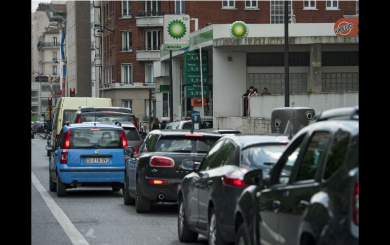 Las tensiones y el pánico por la escasez de gasolina se han sumado a las preocupaciones sobre la seguridad para la Eurocopa 2016. EFE / J. Lempin