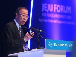 Ban Ki-moon habla durante la ceremonia de apertura de un foro en la isla turística de Jeju. EFE / YONHAP