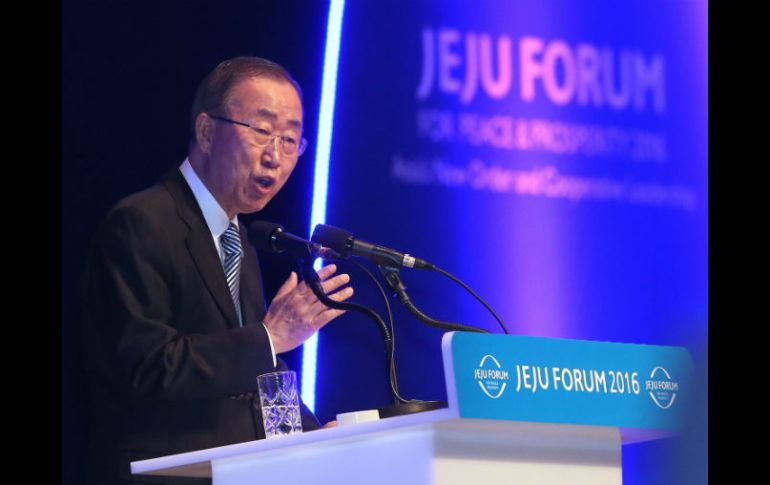 Ban Ki-moon habla durante la ceremonia de apertura de un foro en la isla turística de Jeju. EFE / YONHAP