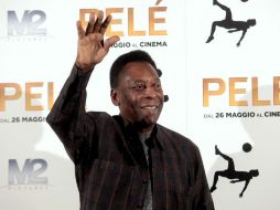 El brasileño se encuentra en Milán para presentar la película sobre su infancia y su carrera, titulada ''Pelé''. EFE / M. Balti