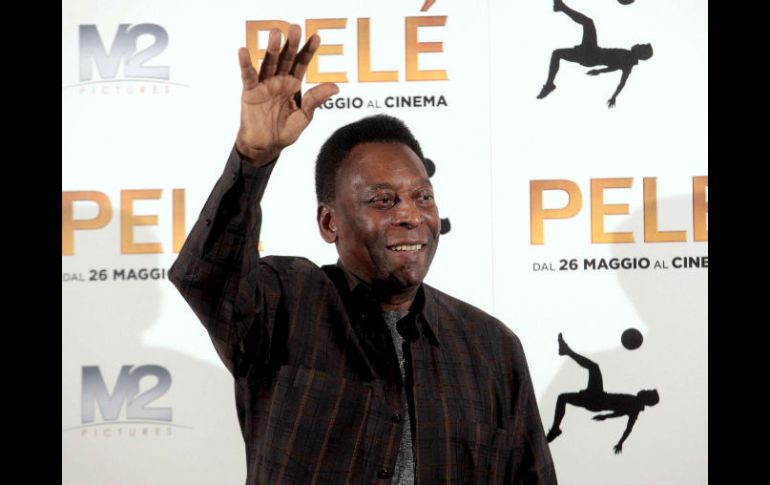 El brasileño se encuentra en Milán para presentar la película sobre su infancia y su carrera, titulada ''Pelé''. EFE / M. Balti