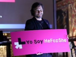 Torres interpretó su éxito ''Iguales'', que resume el objetivo de la campaña: la igualdad en todo entre hombres y mujeres. EFE / M. Dueñas