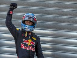 ''Hoy dormiré más tranquilo porque he conseguido alcanzar lo que me propuse'', opina Daniel Ricciardo. EFE / S. Suki