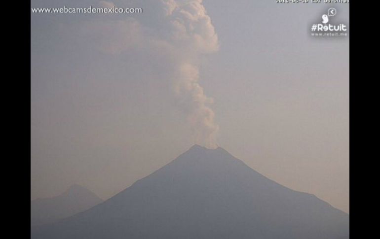 Imagen proporcionada por el coordinador nacional de Protección Civil sobre la actividad del volcán de este día. TWITTER / @LUISFELIPE_P