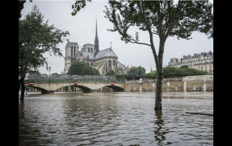 Inusuales y fuertes lluvias han golpeado a Francia y otros países europeos en días recientes. EFE / C. Tesson