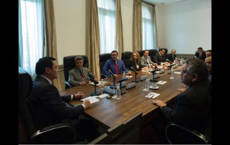 Los integrantes de la Comisión de Seguimiento al proceso electoral se reunió con Osorio Chong en las instalaciones de la Segob. TWITTER / @osoriochong