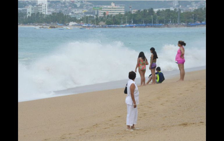 Se pide a lugareños, turistas y pescadores de la región que tomen precauciones para evitar riesgos derivados del fenómeno. NTX / ARCHIVO