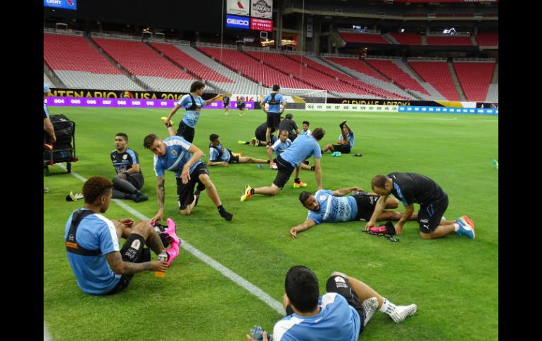 La selección de Uruguay entrenó en el estadio de la Universidad de Phoenix. TWITTER / @Uruguay