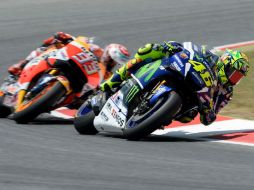 Valentino Rossi (d) es el tercero en la clasificación del Mundial, a 22 puntos de Marc Márquez (i). AFP / J. Lago