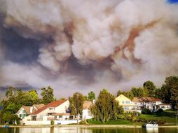 Anticipan que podría propagarse el fuego en la vegetación seca si el sol y el calor aumentan. AP / M. Dangerfield