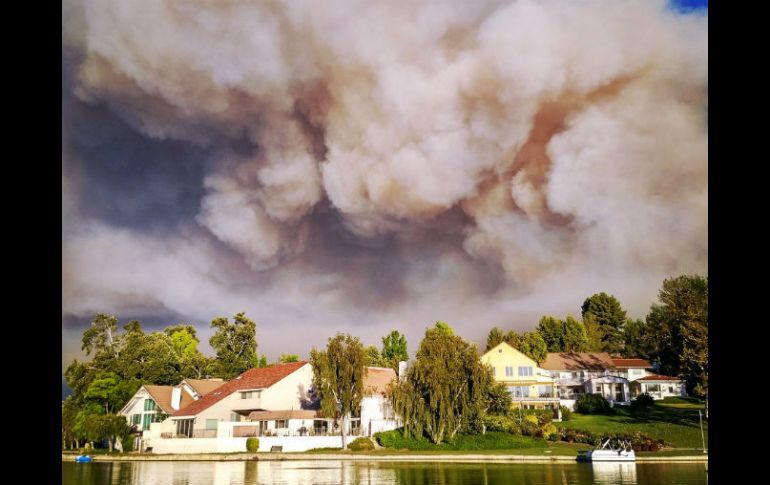 Anticipan que podría propagarse el fuego en la vegetación seca si el sol y el calor aumentan. AP / M. Dangerfield