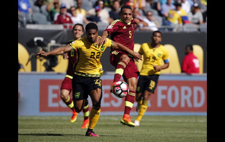 El duelo entre Jamaica y Venezuela fue muy disputado en todo momento. AP / C.Arbogast