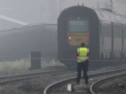 Dos de los seis vagones del tren que unía Mouscron y Liers descarrilaron antes de volcar. EFE / O. Hoslet