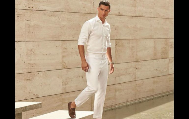 El capitán de la Selección,Cristiano Ronaldo, posee una marca de zapatos de vestir, así como una de ropa. TWITTER / @Cristiano