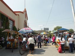 Venta de golosinas afuera de la escuela primaria Basilio Vadillo. EL INFORMADOR / F. Atilano