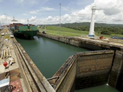 Los obreros están molestos por no ser invitados a la inauguración y sólo a las pruebas; cuando ellos sí construyeron el canal. AP / ARCHIVO