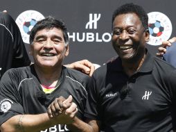 Maradona y Pelé tuvieron un encuentro en París donde hablaron sobre Messi. AFP / P.Kovarik