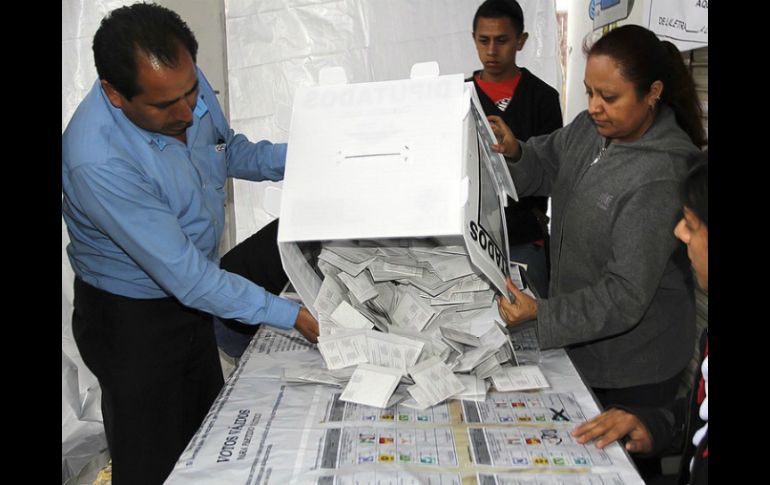 Durante los cómputos distritales se abrieron ocho mil 132 paquetes electorales (63.59% del total de las casillas). NTX / ARCHIVO