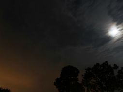 La contaminación lumínica crea una niebla luminosa que oculta las estrellas y constelaciones del cielo nocturno. NTX / ARCHIVO