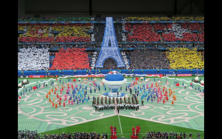 Una colorida ceremonia de inauguración hizo vibrar el Stade de France, situado en el suburbio de Saint-Denis. NTX /