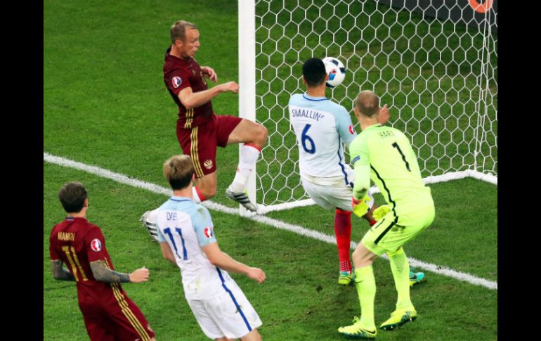 Acción del partido entre Rusia e Inglaterra en el marco de la Eurocopa 2016. EFE / A. Haider