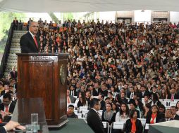 Calzada Rovirosa destacó la formación de los universitarios para el mejoramiento de México. ESPECIAL /