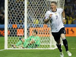 Ya en el tiempo agregado Schweinsteiger anotó el segundo gol para los alemanes. AP / F. Augstein