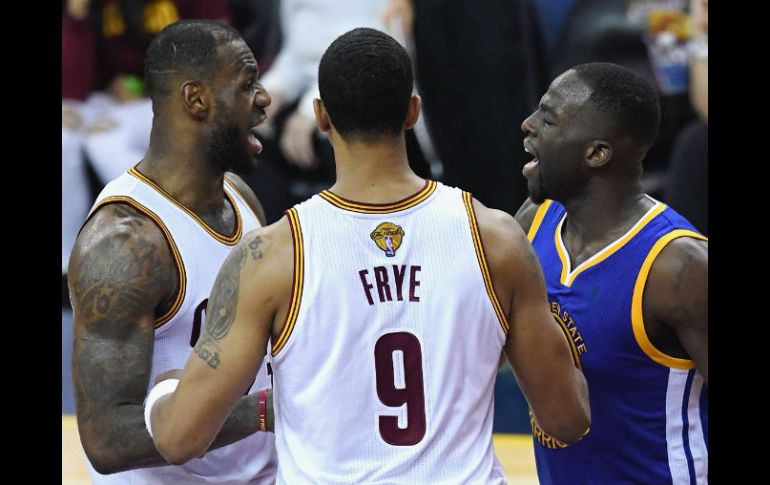 La NBA anuncia la decisión retroactiva que atribuye a James una falta técnica en la jugada del cuarto periodo. AFP / J. Miller