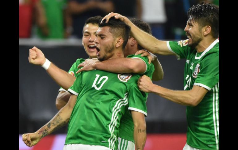 Jesús Manuel Corona condujo la pelota entre cinco rivales para anotar el gol que empató el juego. AFP / N. Almeida