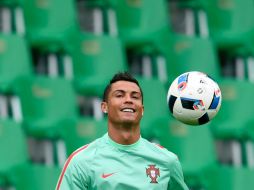 Ronaldo publica este mensaje apenas unas horas antes de que dé comienzo el encuentro contra Islandia. AFP / F. Leong