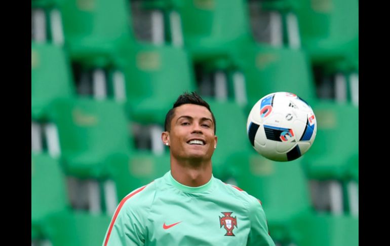 Ronaldo publica este mensaje apenas unas horas antes de que dé comienzo el encuentro contra Islandia. AFP / F. Leong