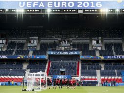 Este juego se desarrollará en el Parc des Princes de París y será arbitrado por el ruso Sergei Karasev. EFE / J. Christophe