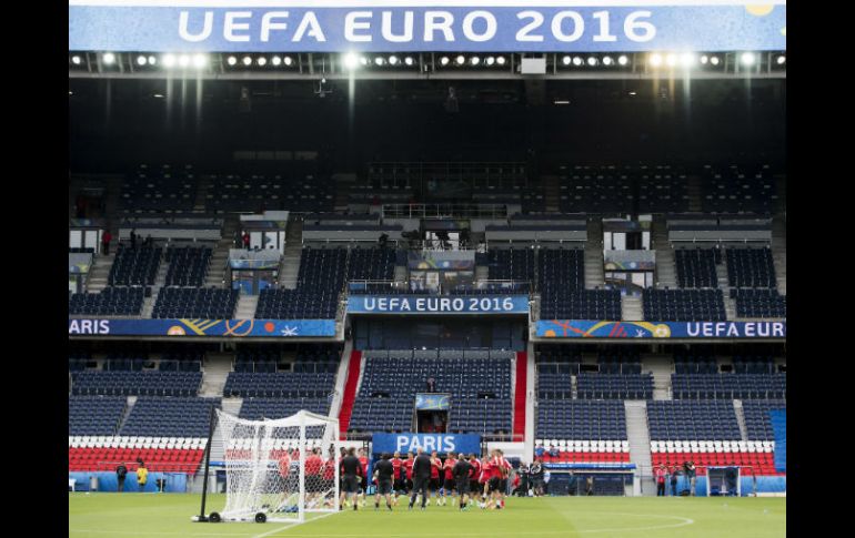 Este juego se desarrollará en el Parc des Princes de París y será arbitrado por el ruso Sergei Karasev. EFE / J. Christophe