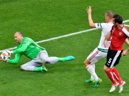 El arquero húngaro, Gabor Kiraly, fija un récord en la Eurocopa como el primer jugador mayor de 40 años en disputar un partido. AFP / G. Gobet